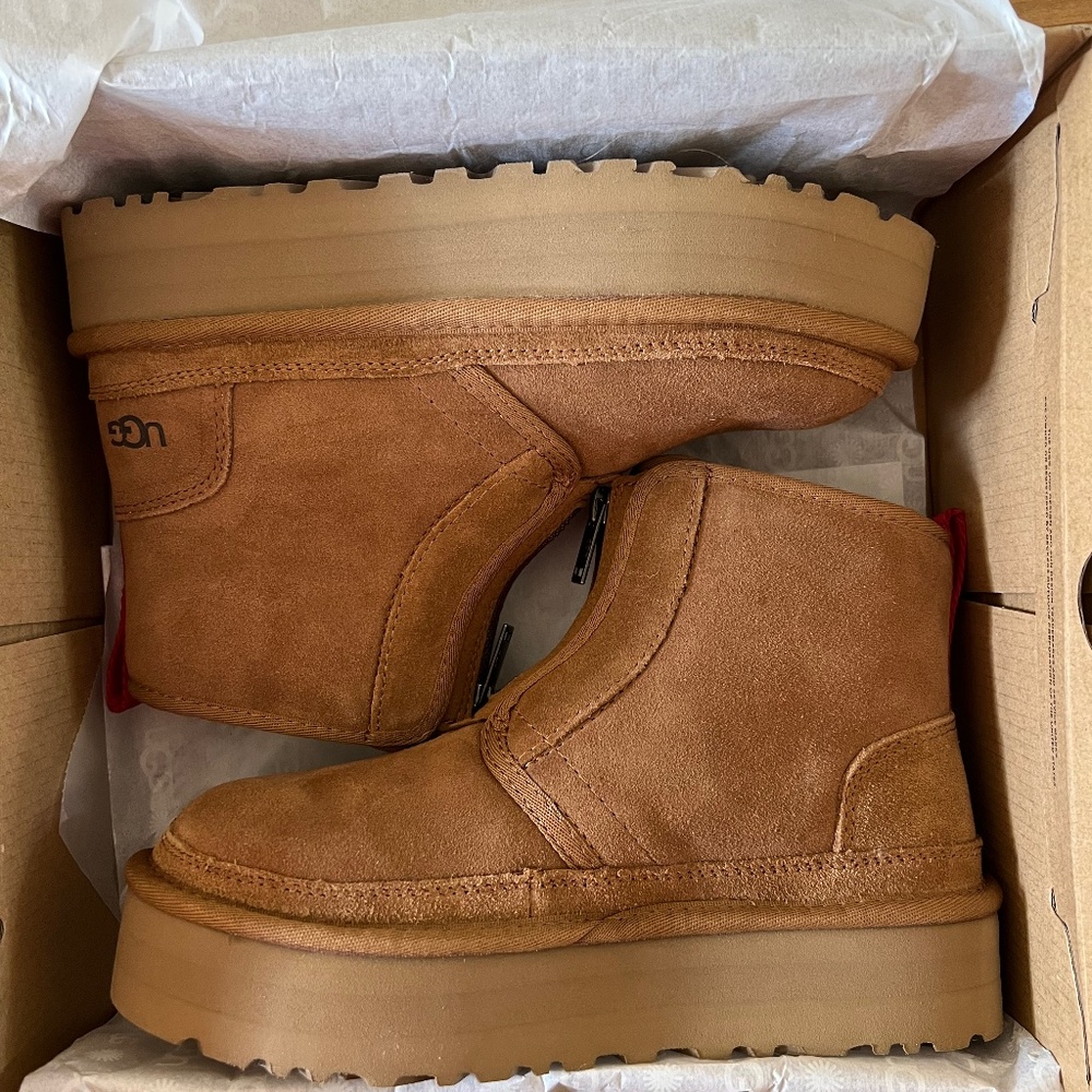 NIB Ugg Neumel platform boot- size 6